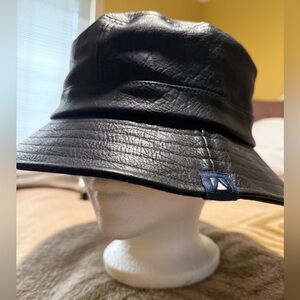 Bucket hat - faux leather - New